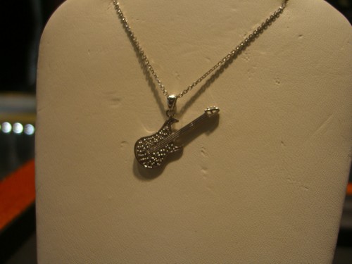 Pendentif guitare - , de