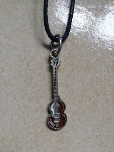 Guitare pendentif métal - , avec